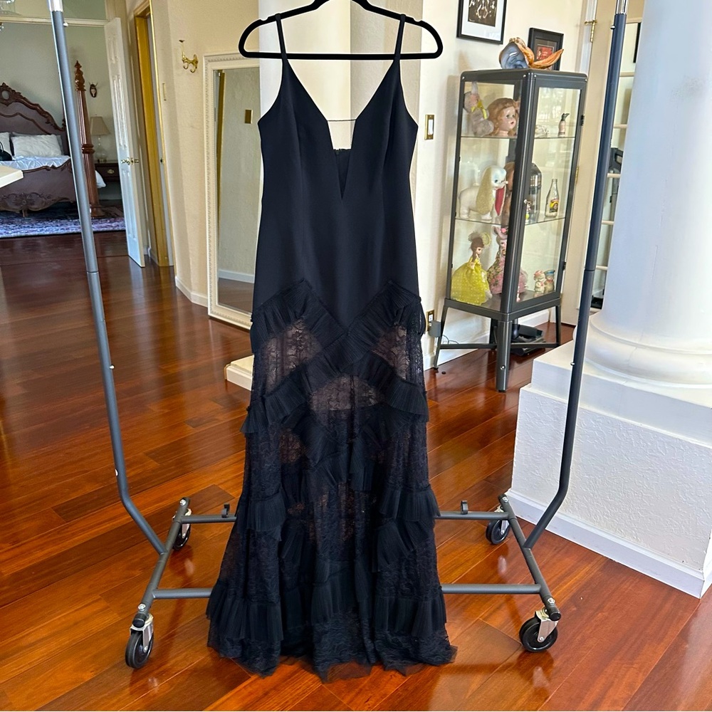 NWT BCBG Max Azria black lace and tulle “Avaline” gown size 10